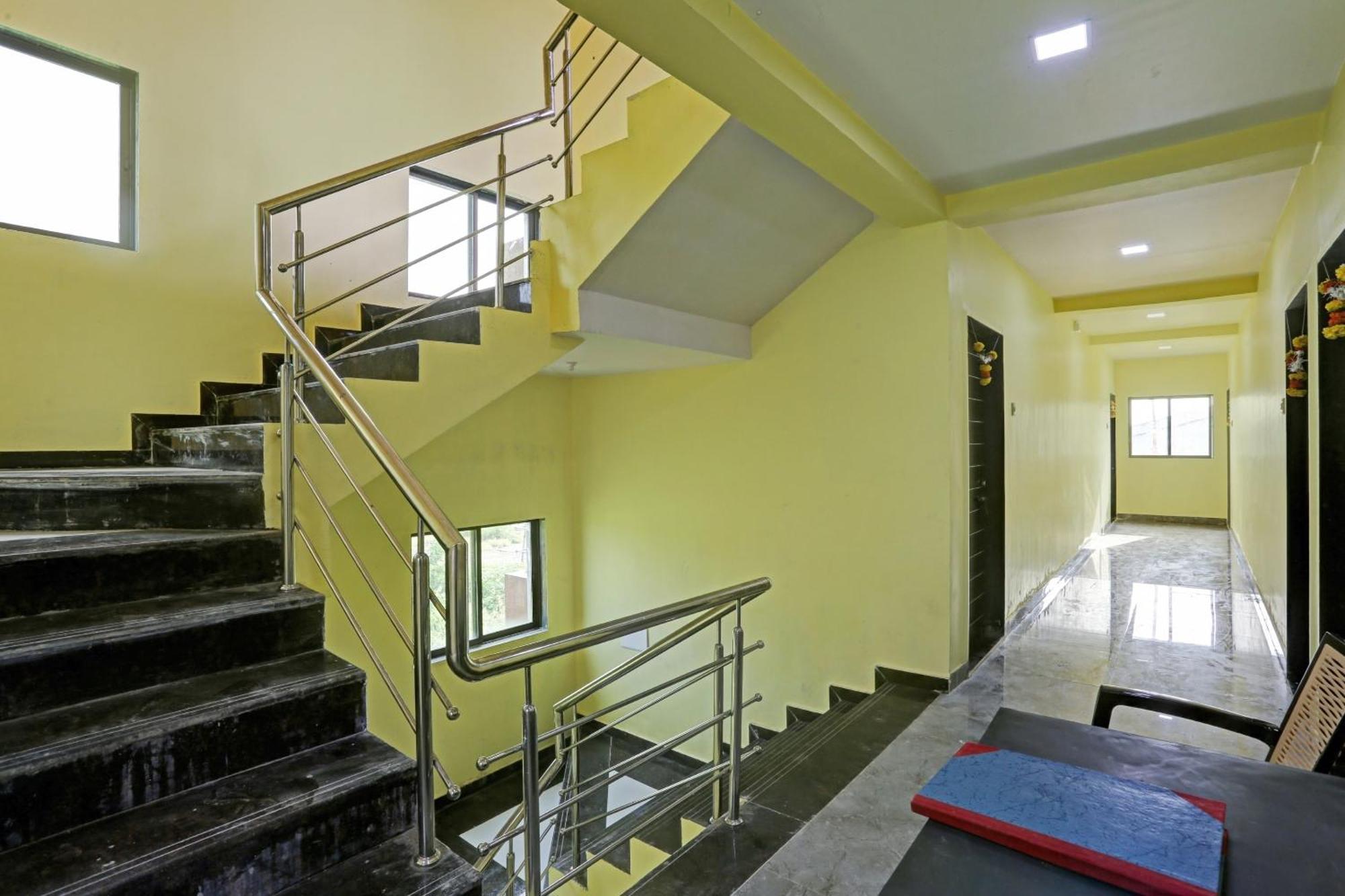 Hotel O Om Sai Residency Lodging And Boarding Taloje Budrukh Eksteriør billede